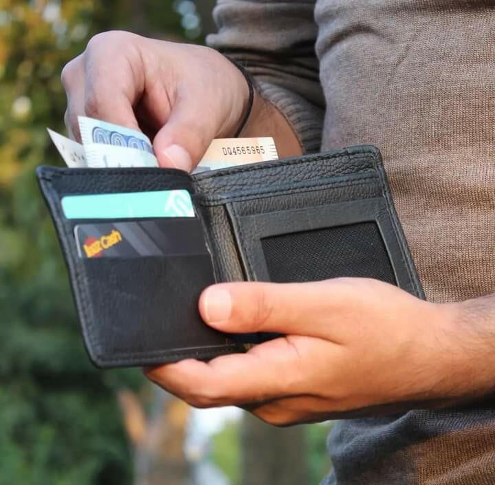 3x Cash Pockets | Classic Wallet with 1-Year Warranty